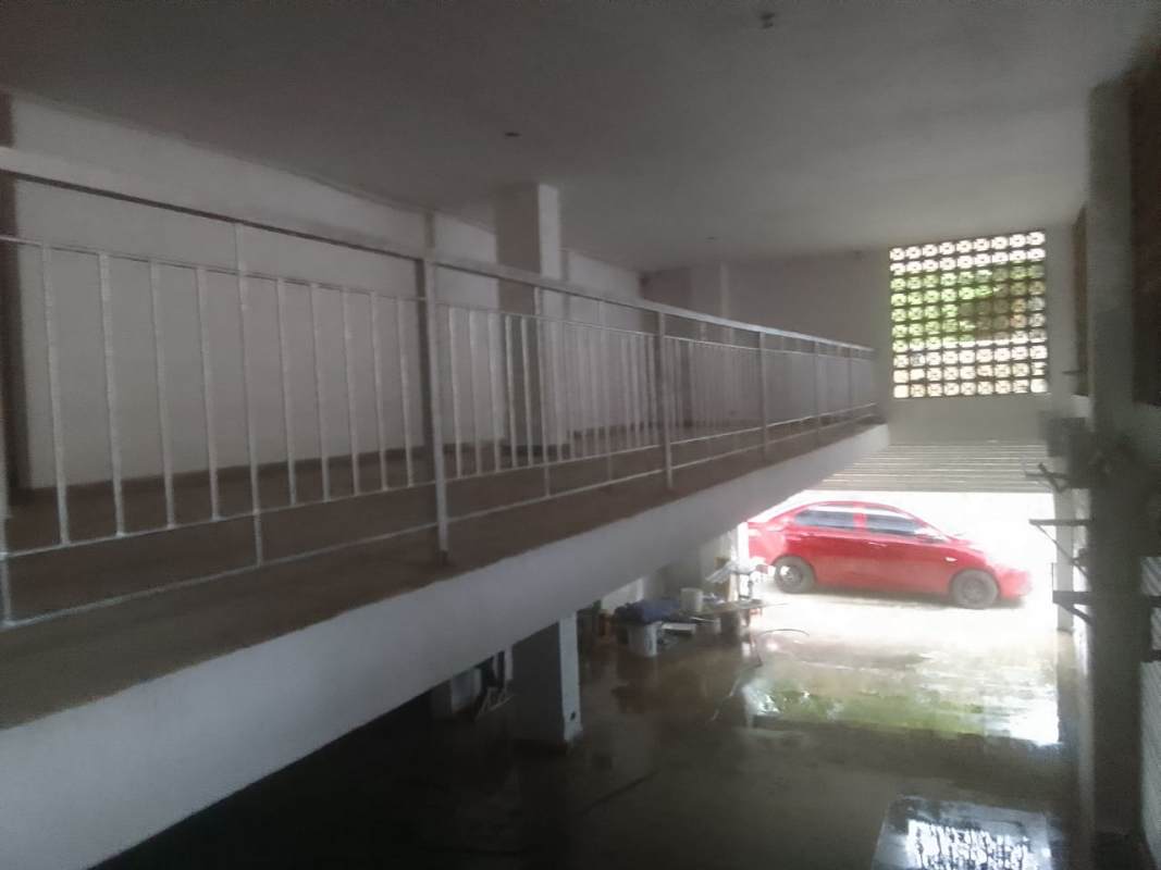 Covered parking garage split level at Edificio Chitre Santa Ana Panama City with ventilation wall