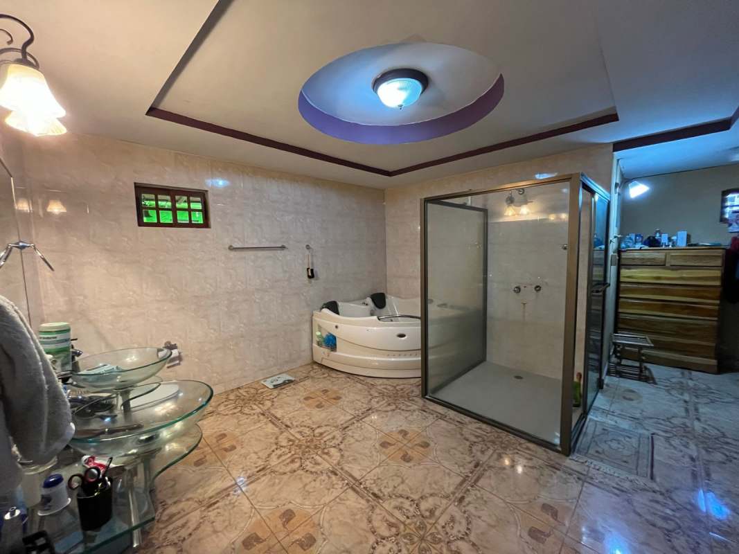 Modern bathroom with jacuzzi tub and elegant finishes Villa de Las Fuentes