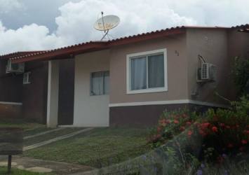 Affordable single-family house with front porch, garden and tile roof in Cluster Las Magnolias Costa Verde Panama