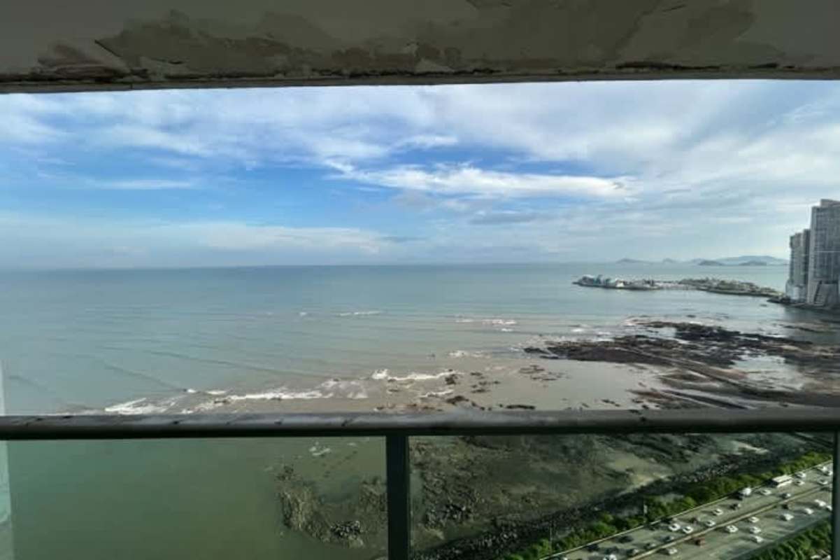 Modern white kitchen with granite counters and appliances PH Quartz Panama