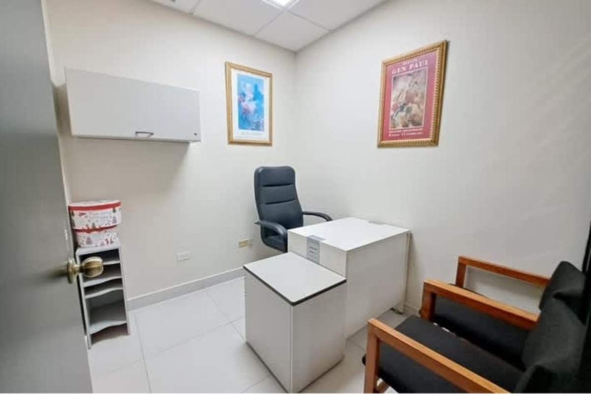 Private executive office space furnished with window view in Torre Banco General Panama