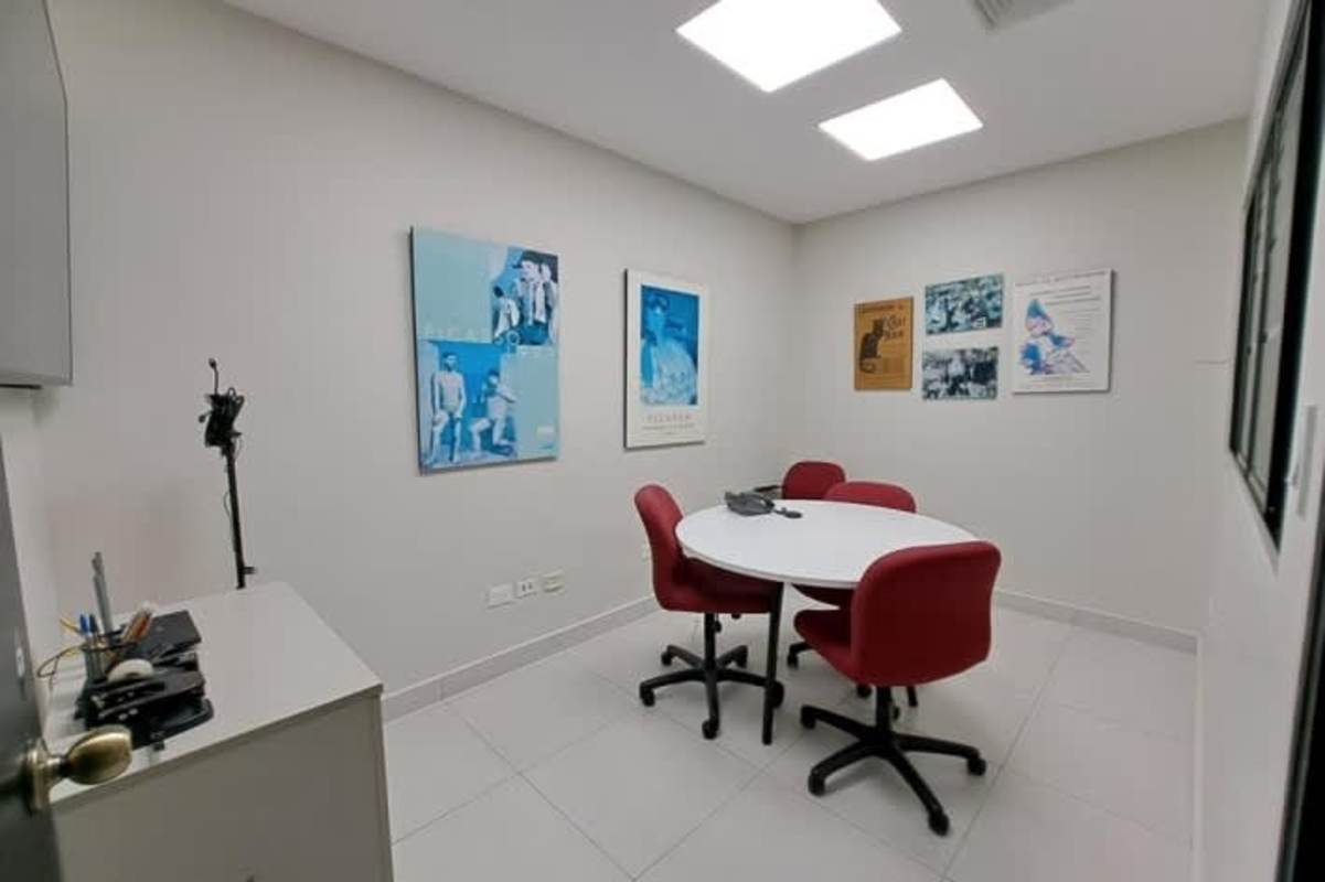 Enclosed private office with large windows and city views, Marbella PH Banco General Tower Panama