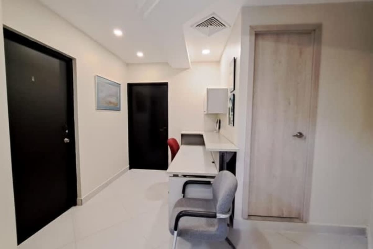 Bright waiting area with reception desk and seating in Marbella office PH Banco General Tower Panama