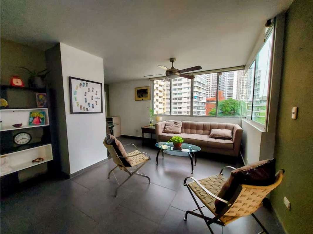 Modern renovated kitchen with granite countertops in apartment PH La Joya Punta Paitilla Panama