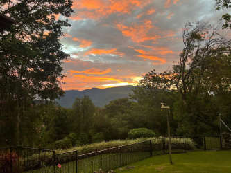 Backyard garden with lush landscaping and mountain sunset views in Volcansito Boquete home