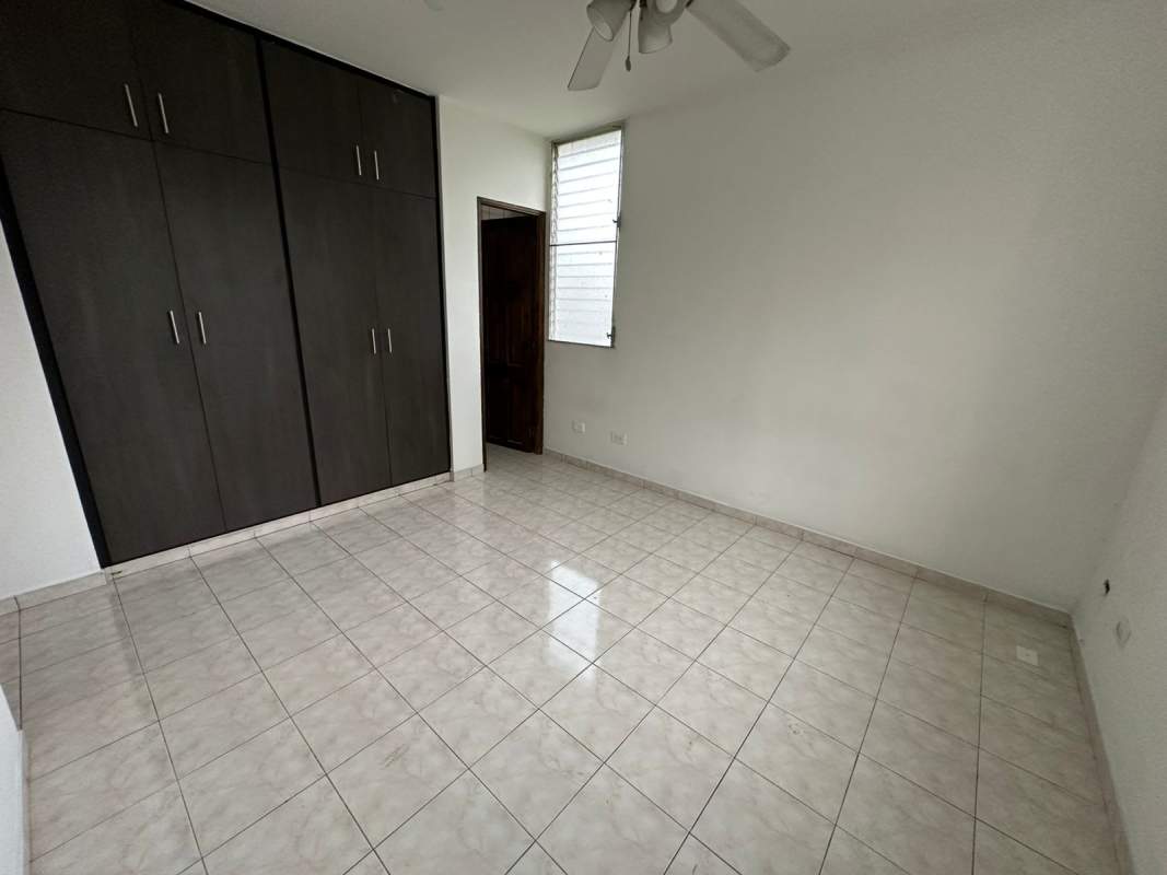 Spacious bedroom with ceiling fan, built-in dark wardrobe PH Las Roccas Condado del Rey
