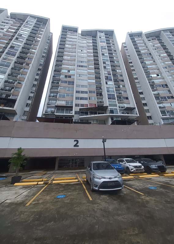 High-rise towers with balconies and parking PH Aviñon Condado del Rey