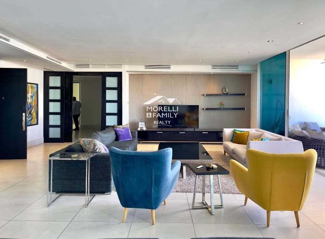 Oceanfront infinity swimming pool with sun deck at PH Aqua Mare Punta Pacifica Panama