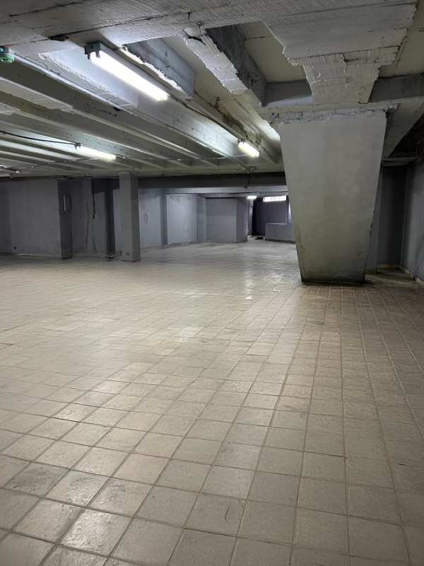 Empty unfinished commercial basement with exposed piping Calidonia Panama City