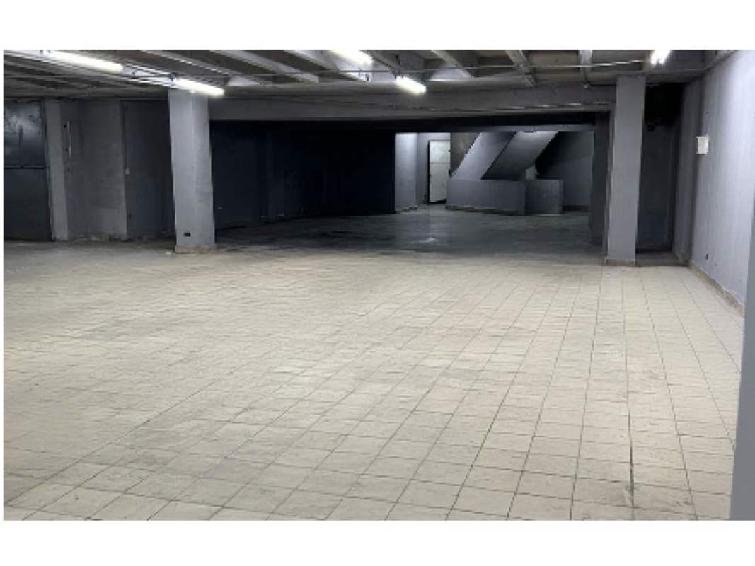 Commercial warehouse building with multiple parking spaces front Calidonia Panama City