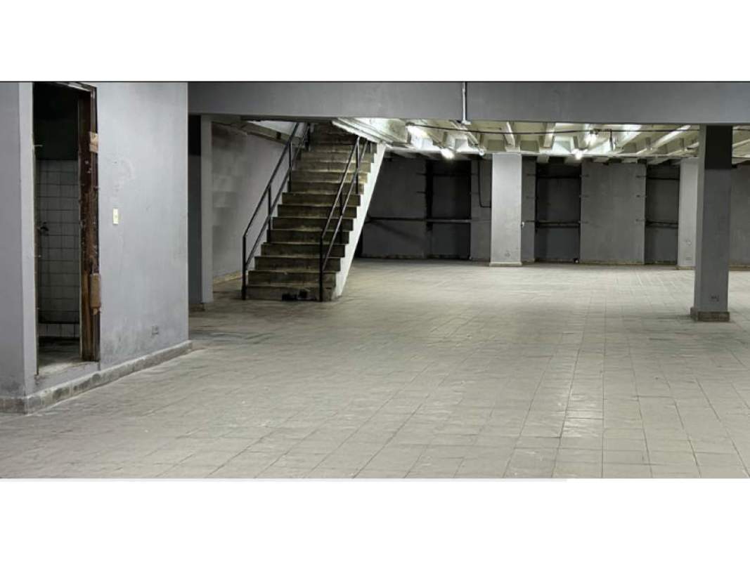 Large open warehouse industrial space with concrete columns and tiled flooring in Calidonia Panama