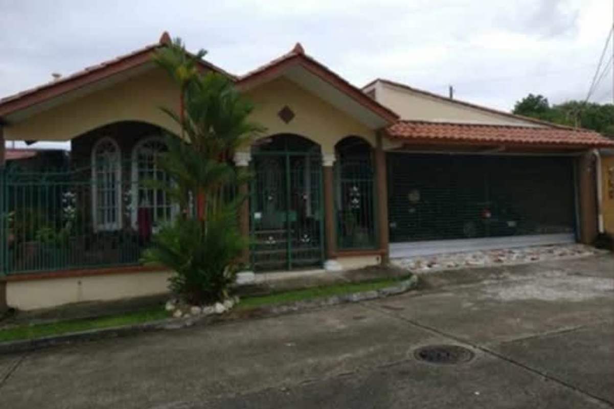 Family 4BR 3BA House Cerro Viento near Brisas del Golf