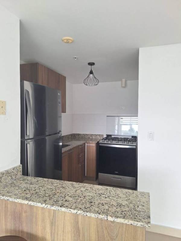 Second bedroom with closet tile floor large window PH Riverwalk El Crisol Panama City