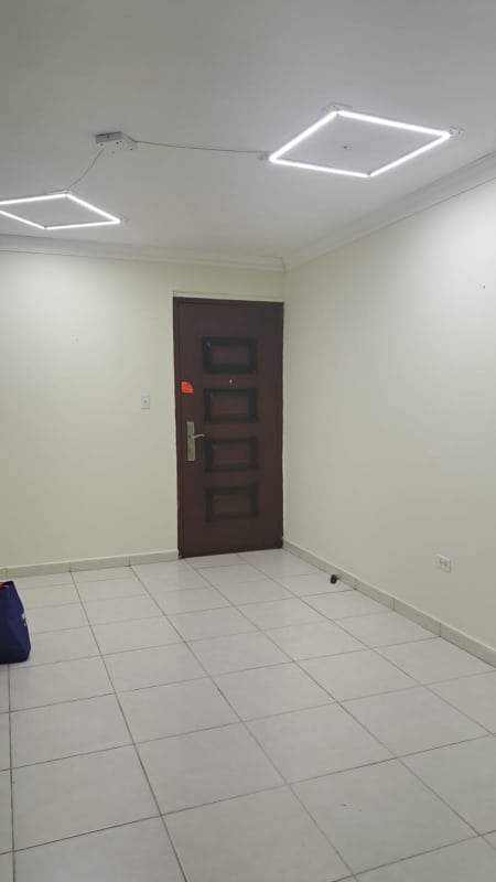 Open kitchen with granite countertop, ceramic backsplash PH Torres de España Panama