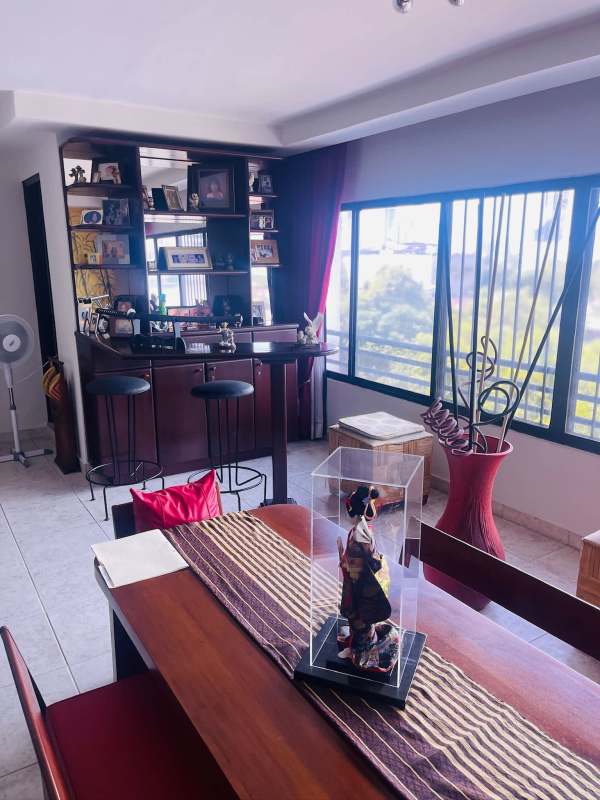 Kitchen with granite countertops in San Francisco Metropolitan Tower Panama apartment
