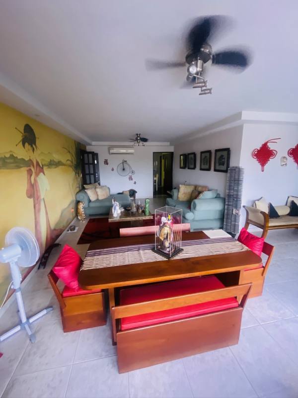 Large master bedroom with city views at PH Metropolitan Tower Panama City