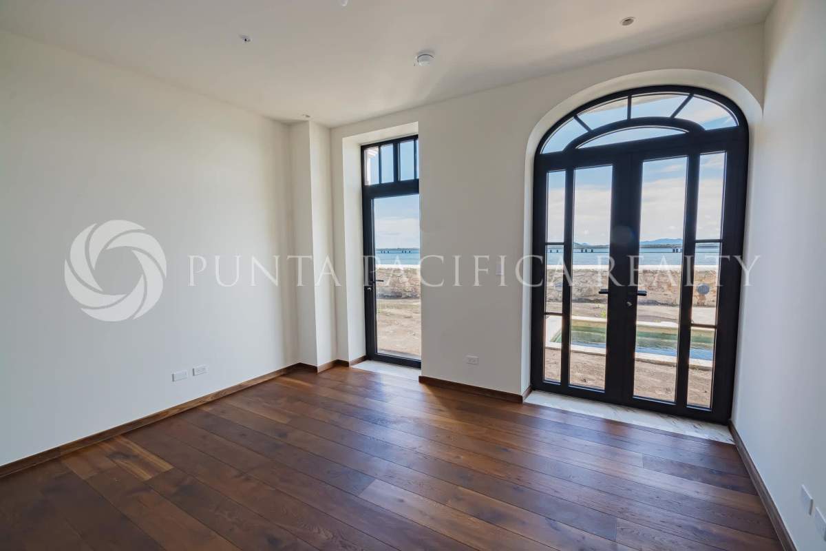 Luxury Condo Waterfront PH Santa Familia Casco Viejo