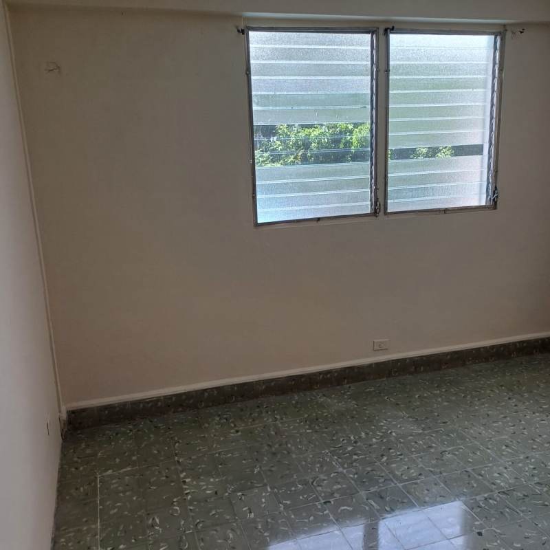 Bedroom with tile floor, large window, built-in wardrobe PH Obarrio Plaza