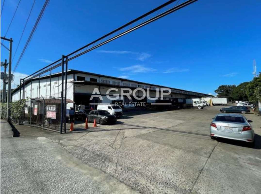 Large industrial warehouse with parking lot and multiple loading bays Juan Díaz Panama
