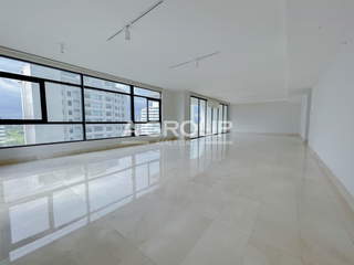 Apartment for Sale in Santa Maria - 3 bedrooms