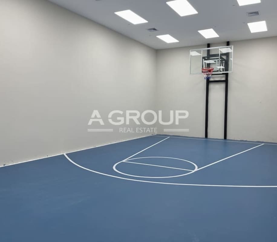 Infinity swimming pool overlooking Pacific Ocean and skyline in PH Pacific Point Punta Pacifica