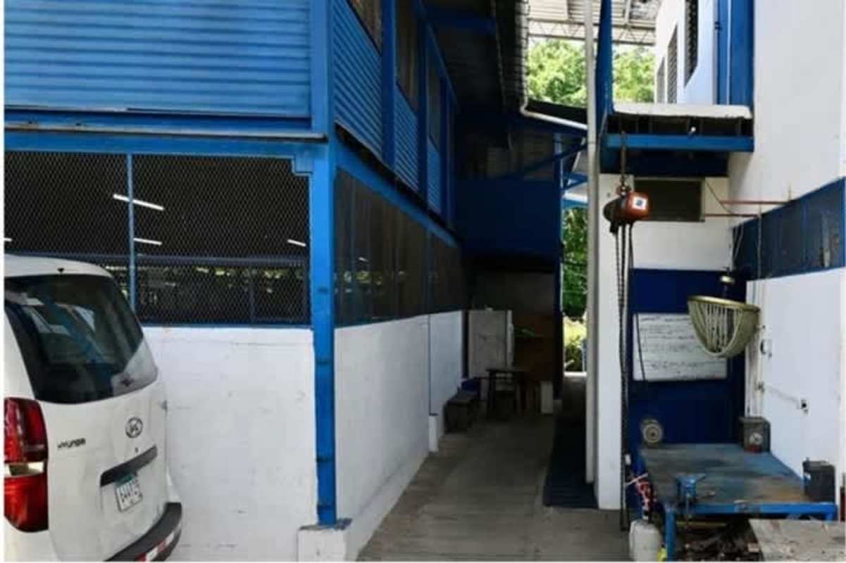 Commercial office space with tile floors and AC in warehouse Pueblo Nuevo Panama