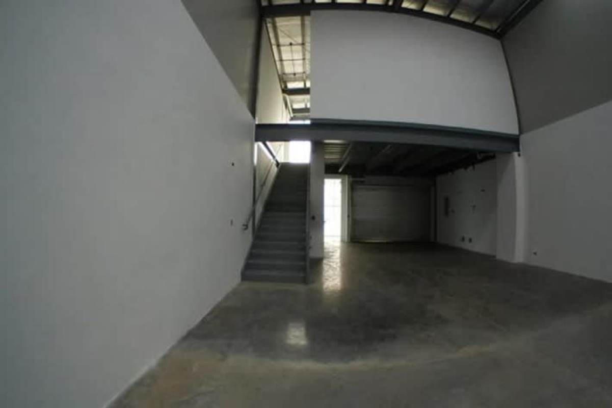 Warehouse interior featuring polished floors and high ceiling at Panama Viejo Business Center