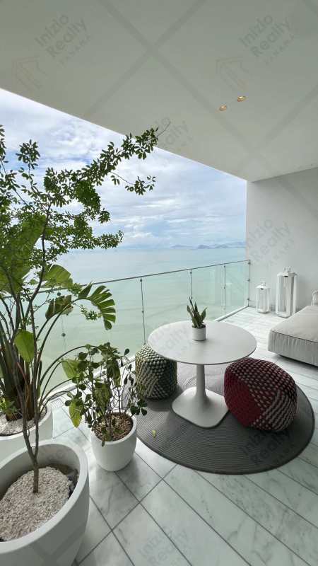 Luxurious living area with marble floors and panoramic ocean views at PH Sea Point Punta Paitilla Panama