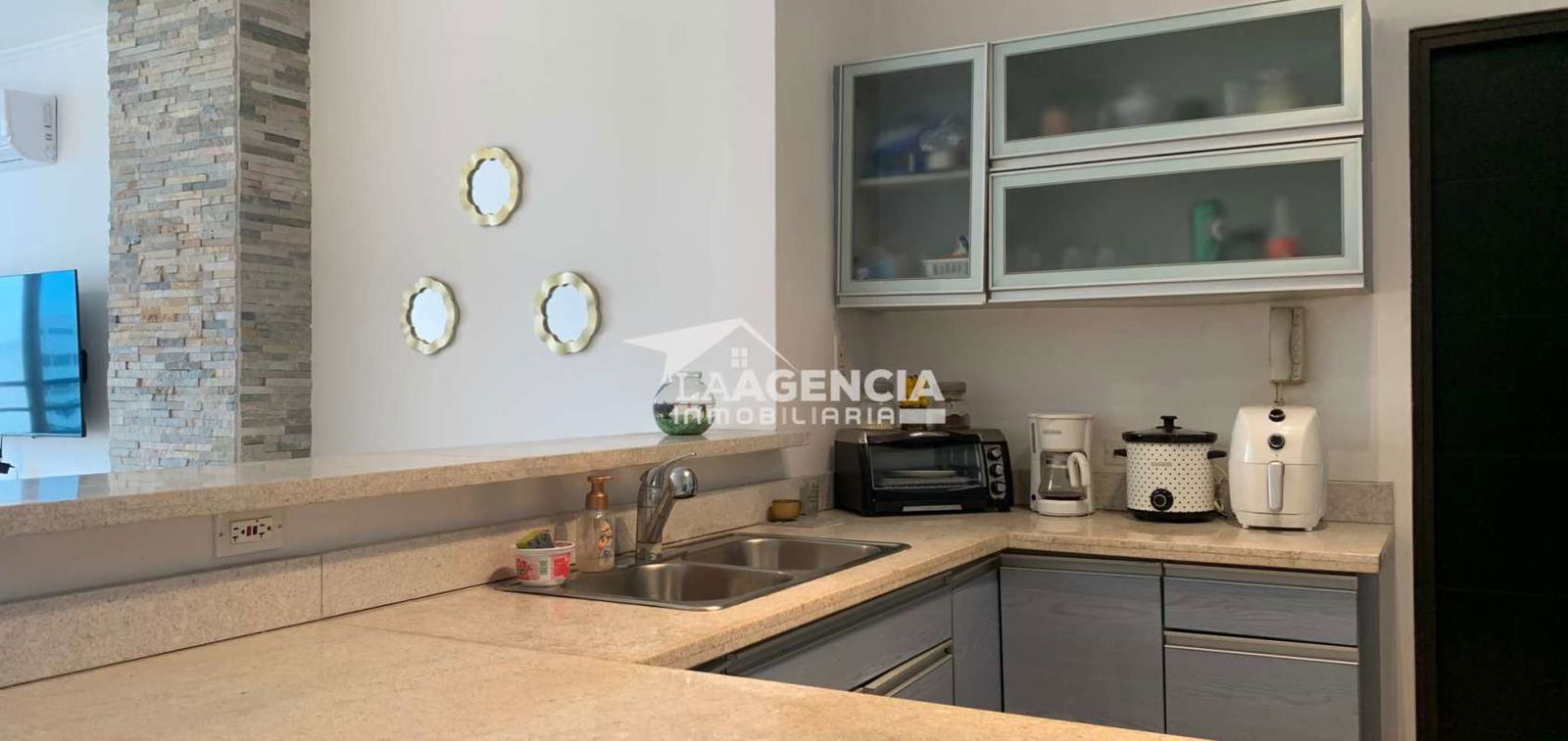 Kitchen with granite countertops and modern appliances PH Famagosta San Francisco Panama