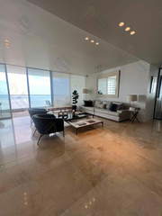 Apartment for Sale in San Francisco - 3 bedrooms