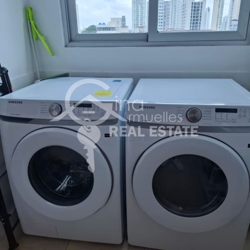 Spacious master bedroom with built-in closet and city view PH Park City Panama