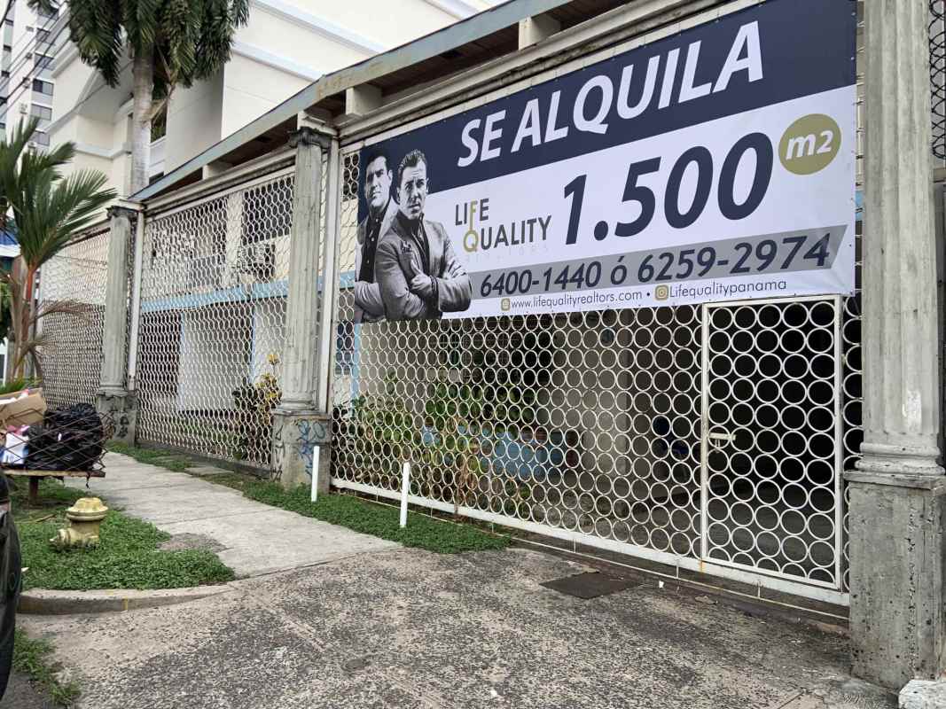 Exterior of available 1,500m2 commercial lot with large rental banner El Cangrejo Panama City