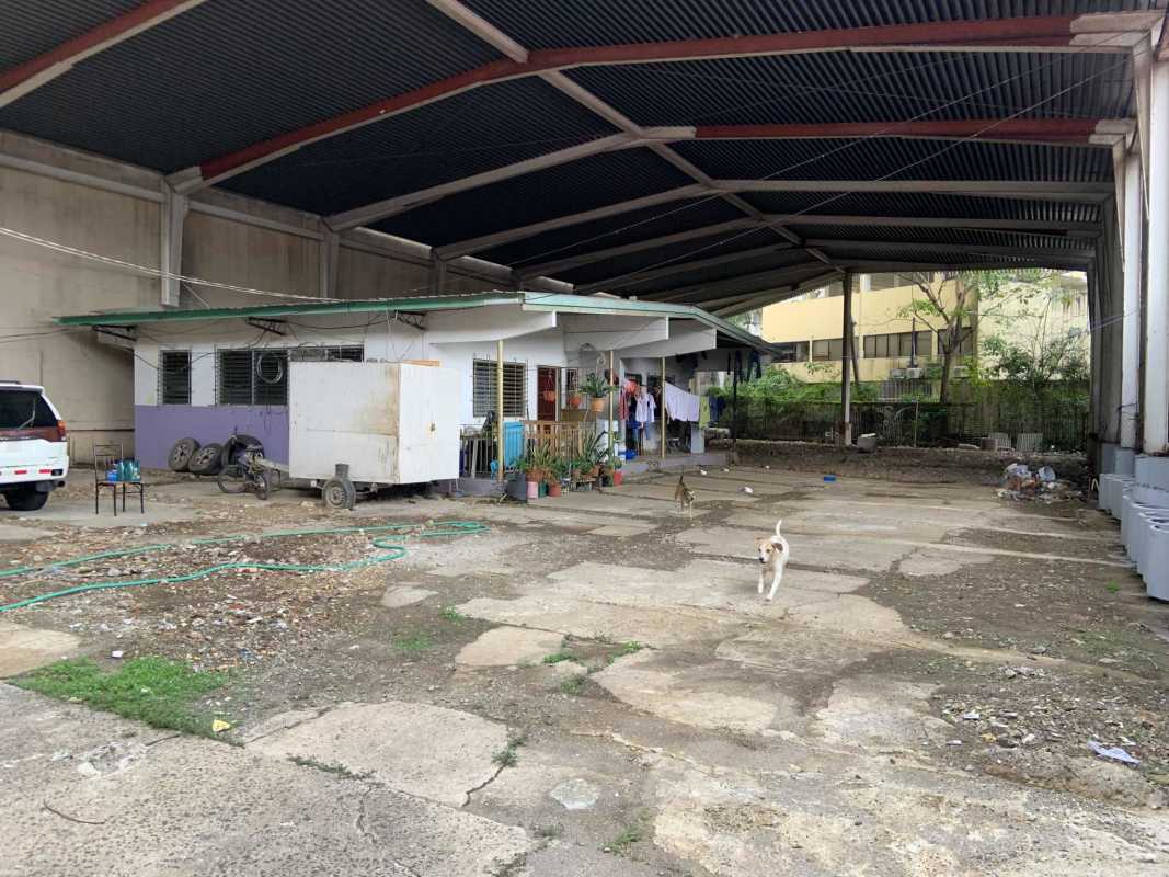 Covered open-air warehouse space on commercial land in Panama City El Cangrejo sector