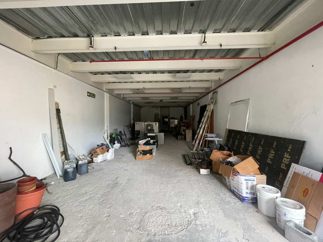 Large commercial space available for rent with flexible open floor plan and fire sprinkler system in Panama City San Francisco