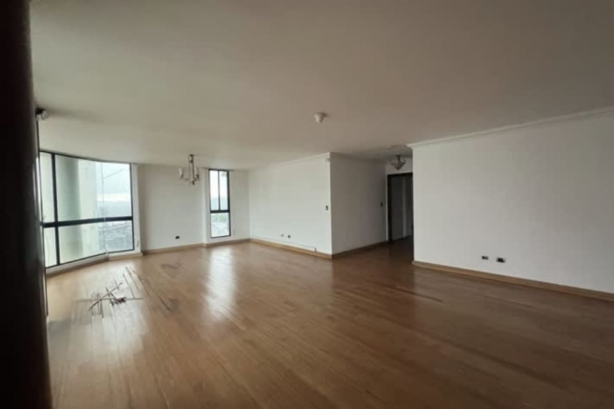 Private apartment terrace overlooking Panama City skyline in PH Oceania 200