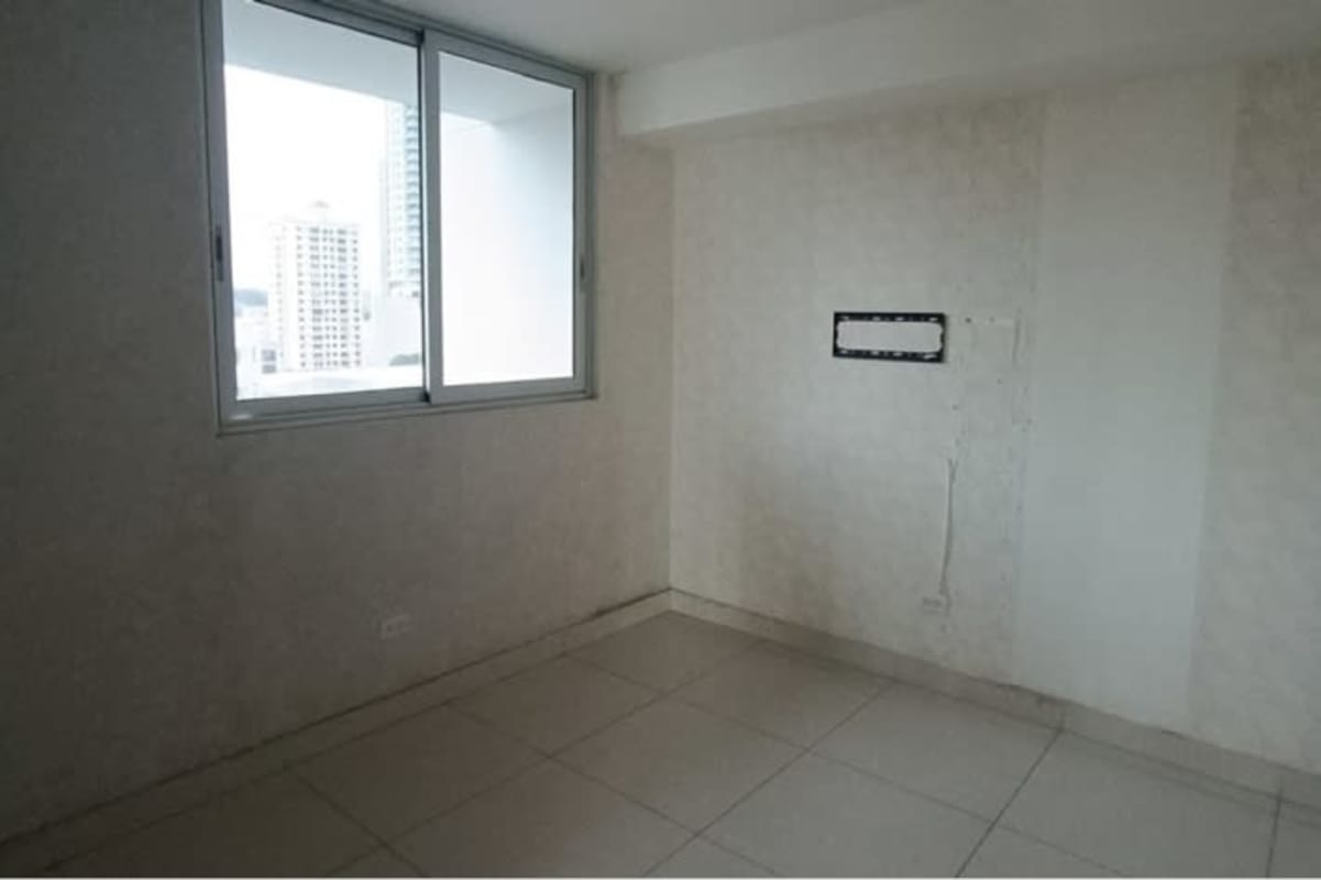 Secondary bedroom with built-in wardrobe at Carrasquilla Park Panama