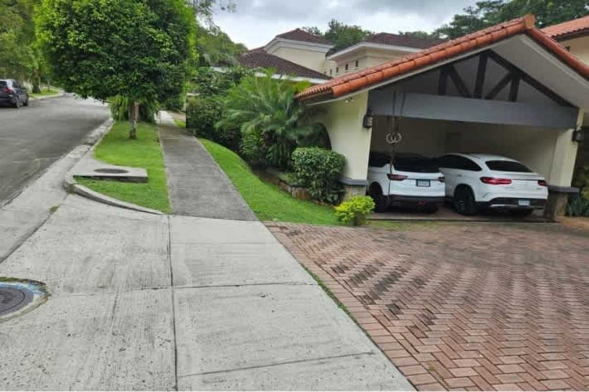 Mediterranean style house exterior with double garage and landscaped front in Camino de Cruces Panama