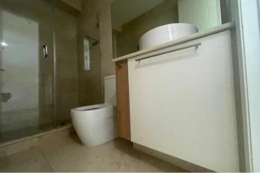 Contemporary bathroom with glass shower and tub at Casa Bonita Veracruz Panama