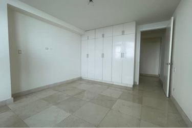 Spacious bedroom with built-in wardrobe tile floor Casa Bonita Veracruz Panama