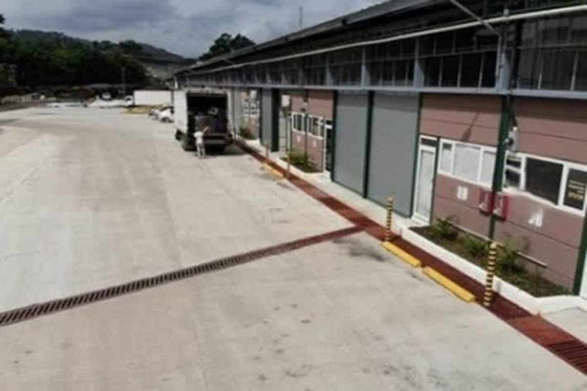 Exterior industrial warehouse with large rolling doors and loading zones Villa Zaita Panama