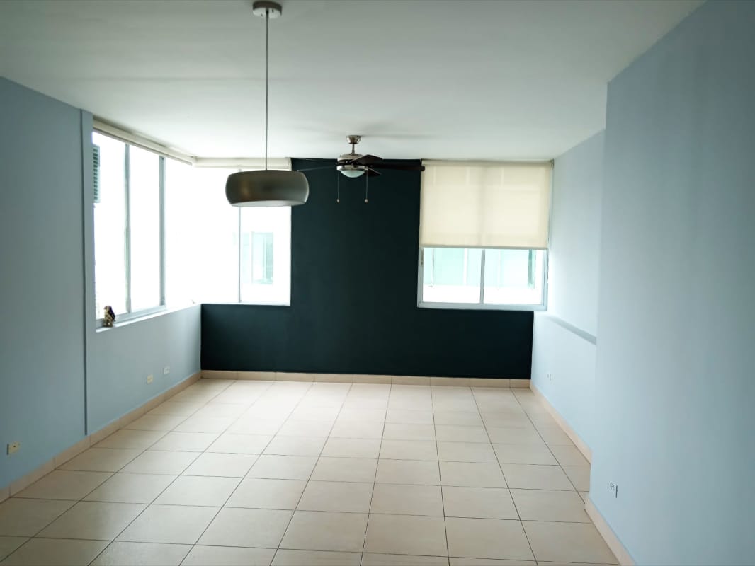 Bright second bedroom with city view and ceiling fan in PH Edison Park Panama