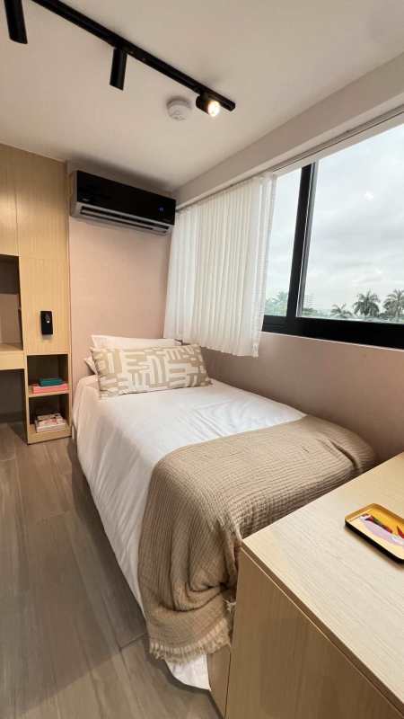 Minimalist loft bedroom large window natural light PH Arcadia Panama City