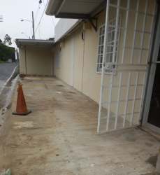 Ample parking and access to commercial spaces in Costa Verde Barrio Colón