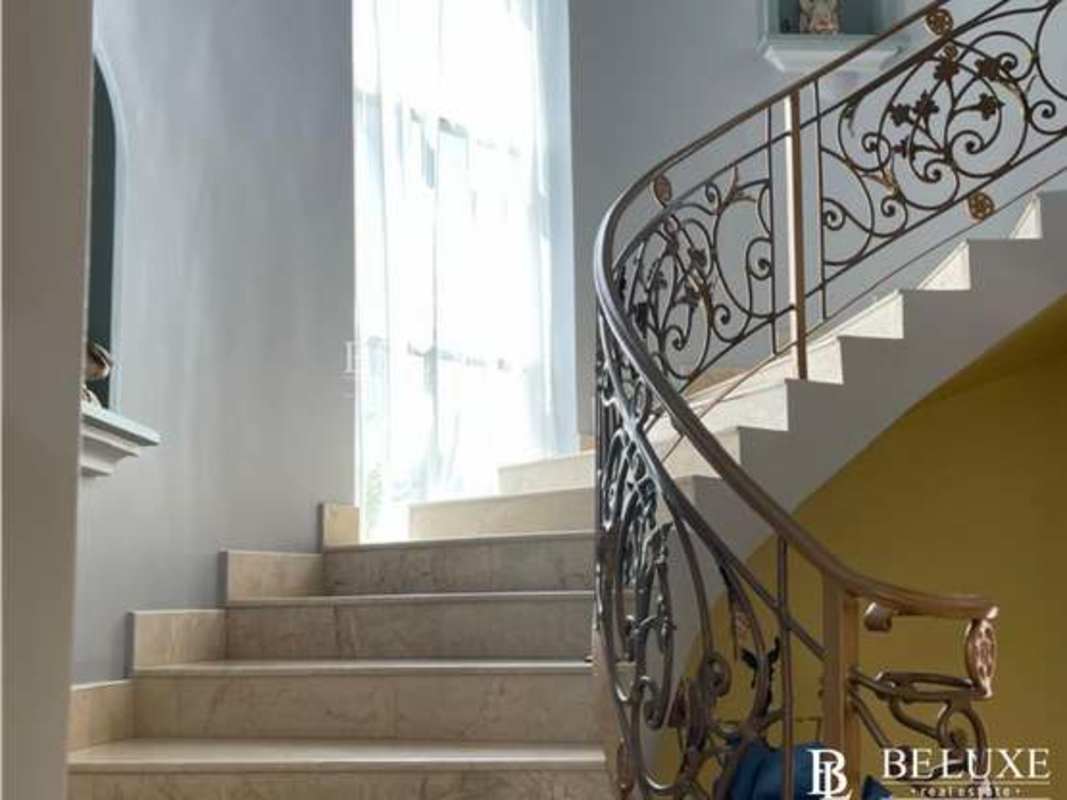 Elegant upper landing with ironwork and natural light Los Ríos house Panama