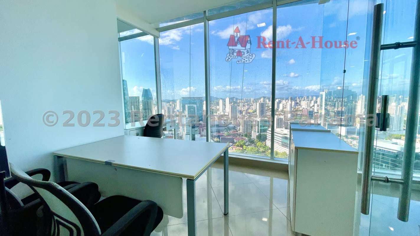 Modern office conference room with floor-to-ceiling windows overlooking Panama City skyline in PH El Tornillo