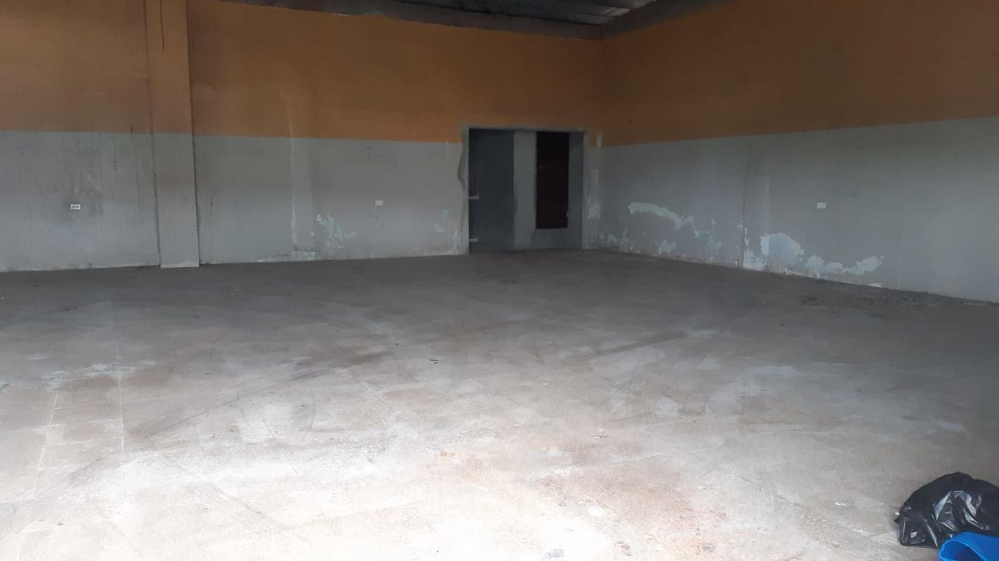 Open concrete interior of commercial warehouse in Pacora Plaza for rent Panama