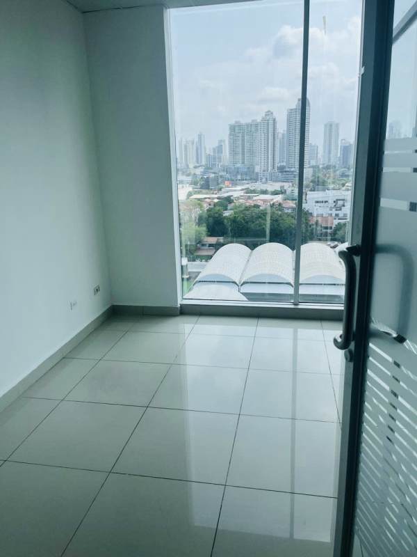 Bright office area with skyline city views in PH Office One Obarrio Panama