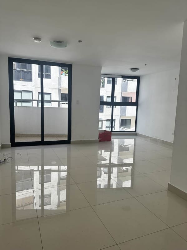 Compact kitchen with granite countertops and appliances PH Worldwide Plaza Via España