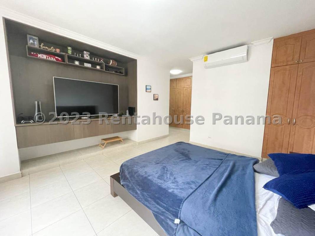 Large master bedroom with closet and AC unit in PH Victoria Tower Obarrio Panama City