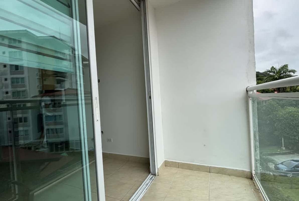 Bright bedroom with AC ceiling fan and window in PH Albrook Point Clayton Panama